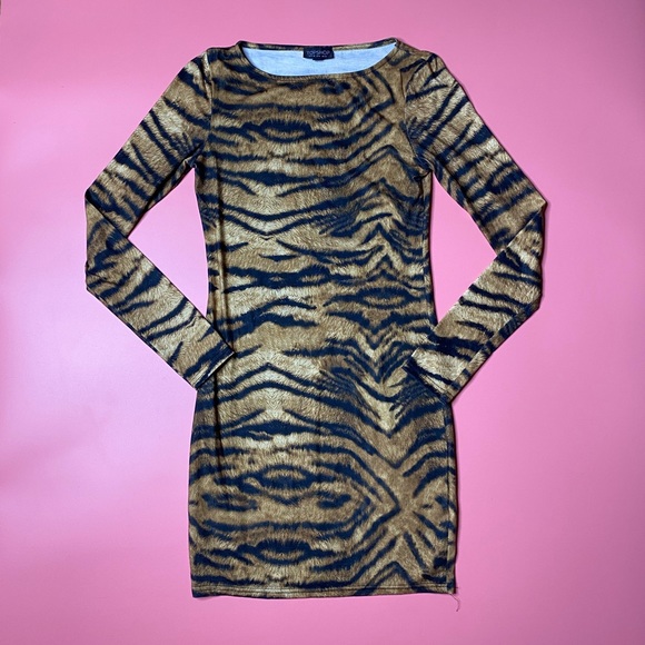 Topshop Dresses & Skirts - Topshop Tiger Print  Long Sleeve Bodycon Dress